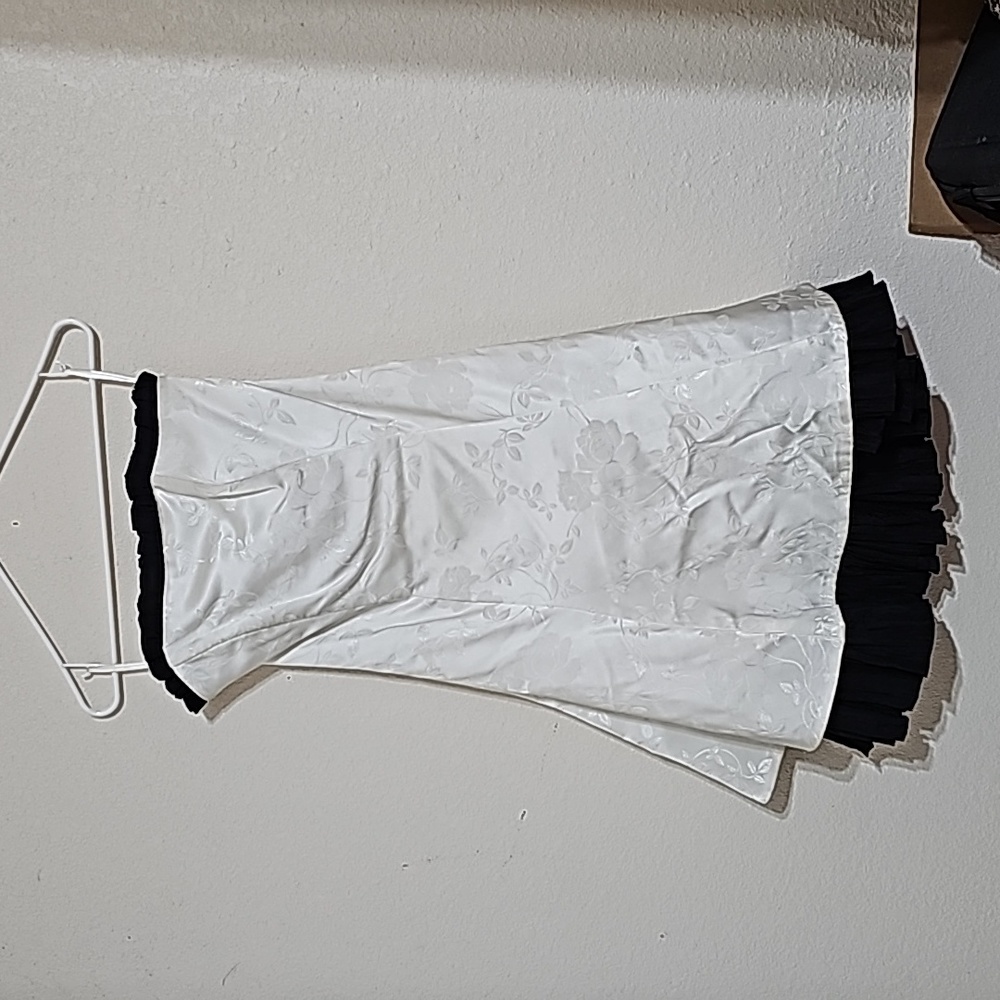 Gorgeous black and white dress